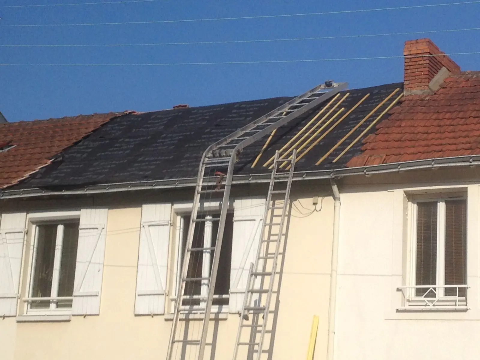 Urgence toiture Nantes avec réparation ciblée d’une fuite de couverture