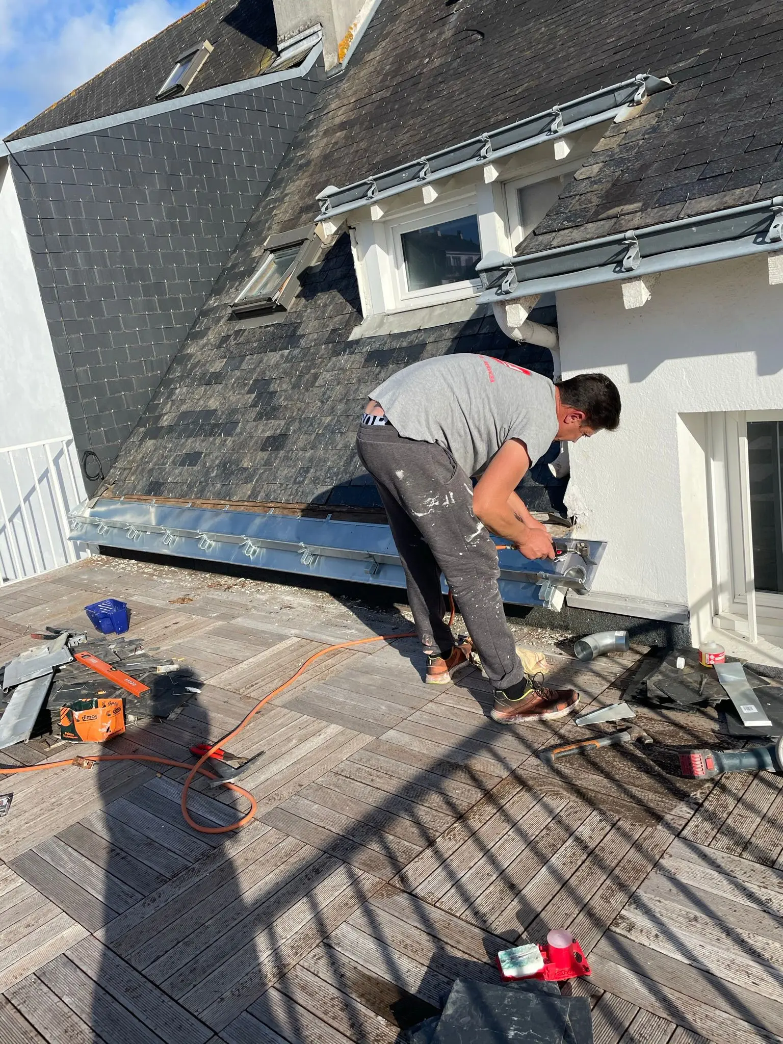 LM Couverture Laroche pour des travaux de toiture couverts par la garantie décennale