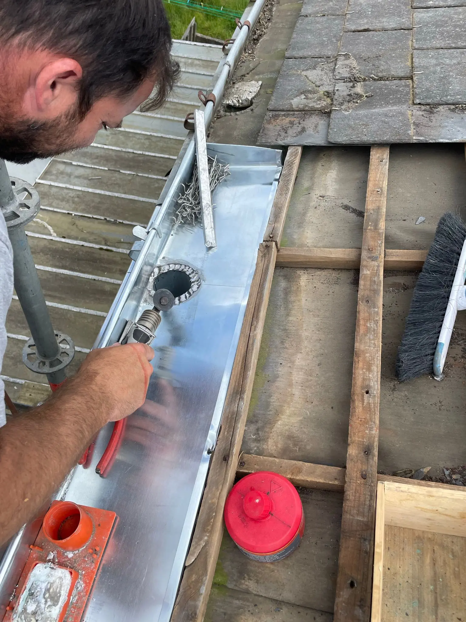 Zinguerie Nantes avec travaux de raccords pour assurer l’étanchéité