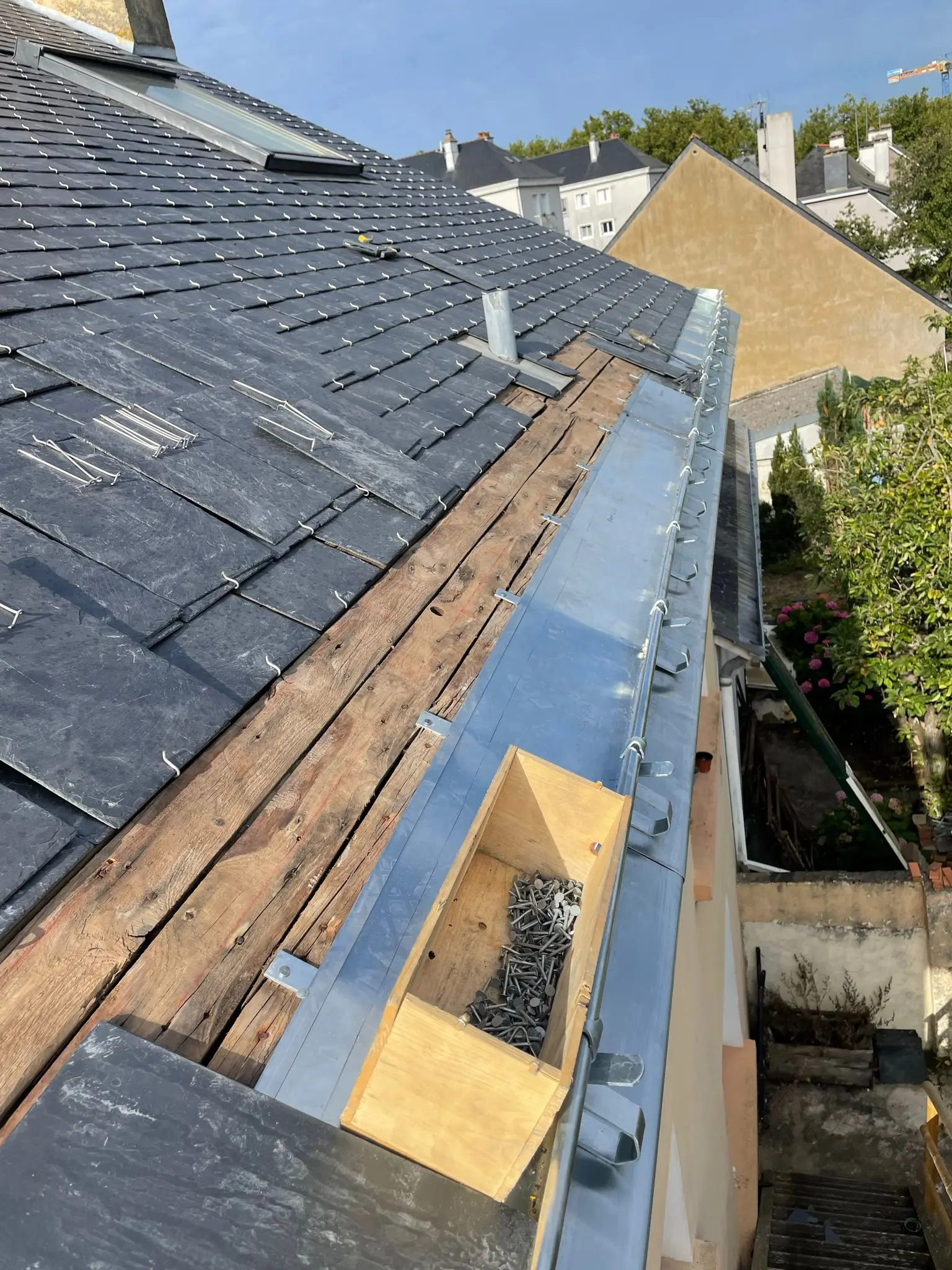 Zinguerie Nantes avec contrôle et entretien des éléments de toiture
