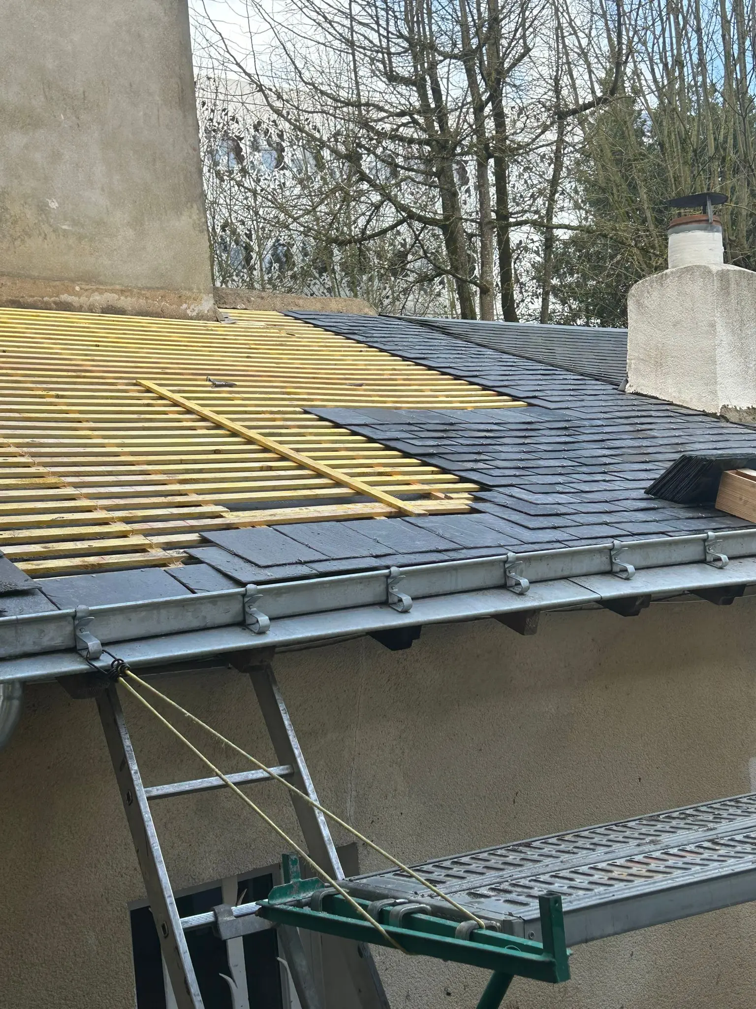 Rénovation toiture Nantes en zinc, ardoise ou tuiles